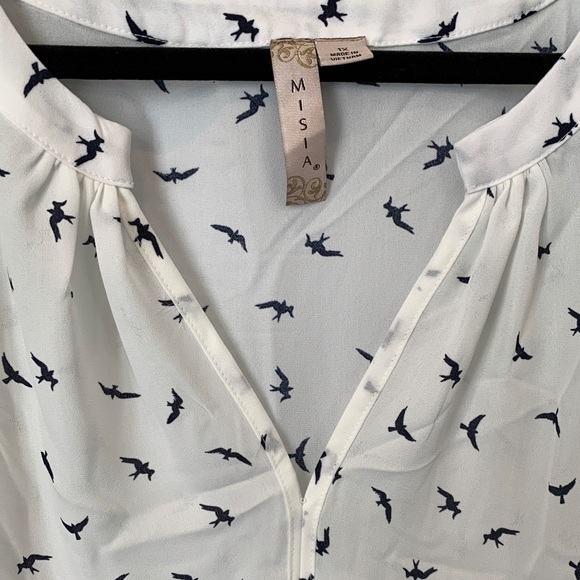 SIZE 1X V-NECK BLUE WHITE FLYING BIRD PRINT SHORT SLEEVE BLOUSE TOP MISIA 42POPS - Picture 3 of 9